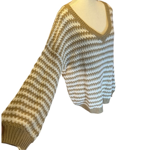 Haptics NWOT Women's Striped Sweater - Tan and White - Picture 4 of 8